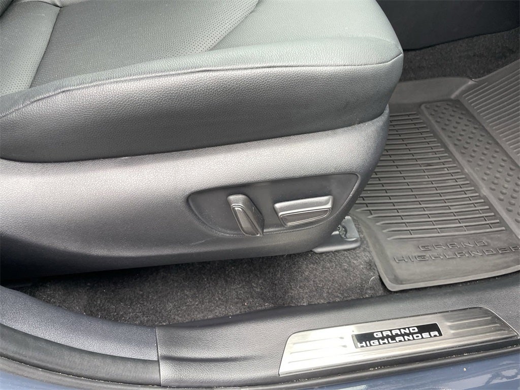 2025 Toyota Grand Highlander Base