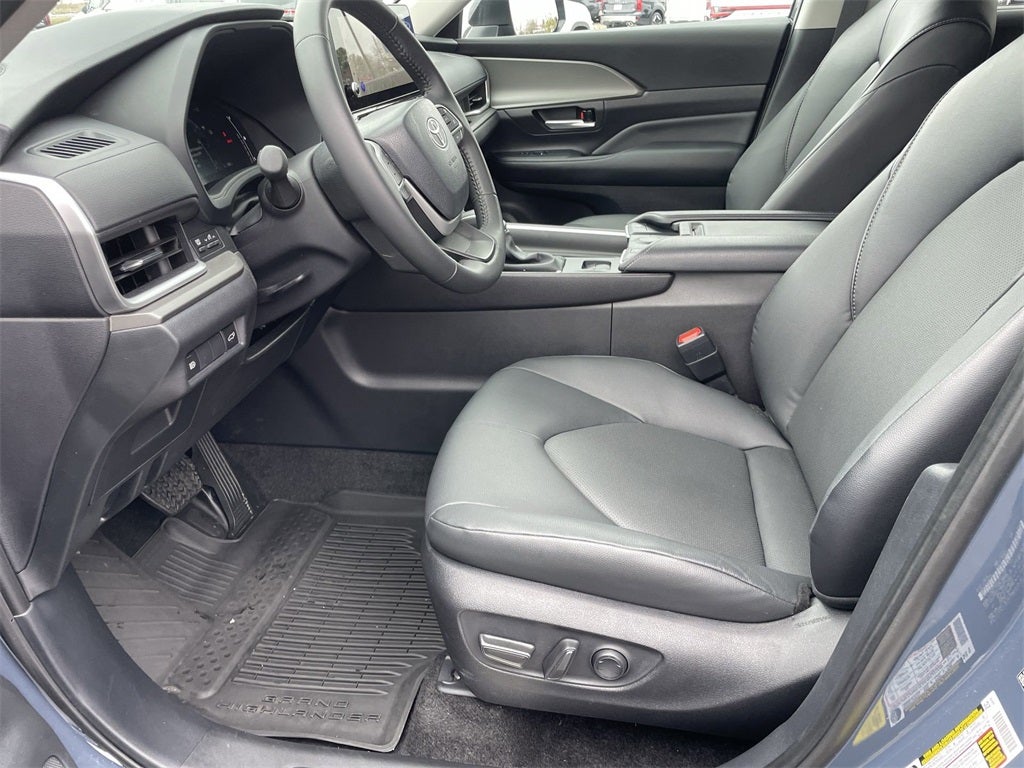 2025 Toyota Grand Highlander Base