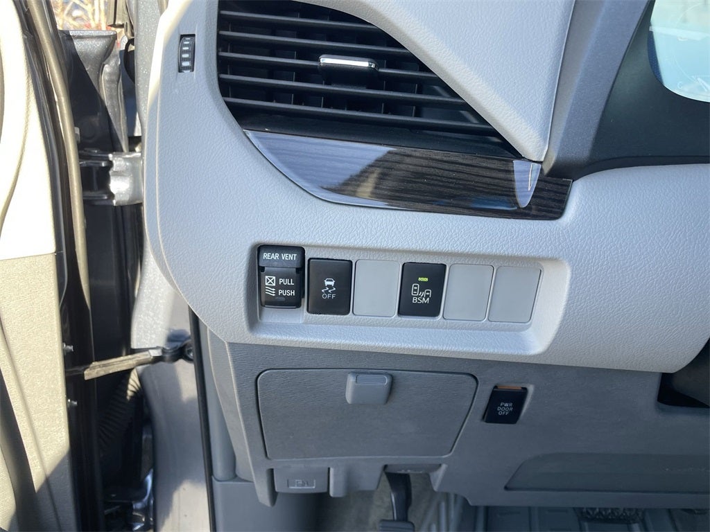 2015 Toyota Sienna L 7 Passenger