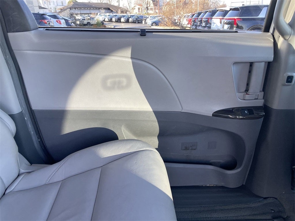2015 Toyota Sienna L 7 Passenger