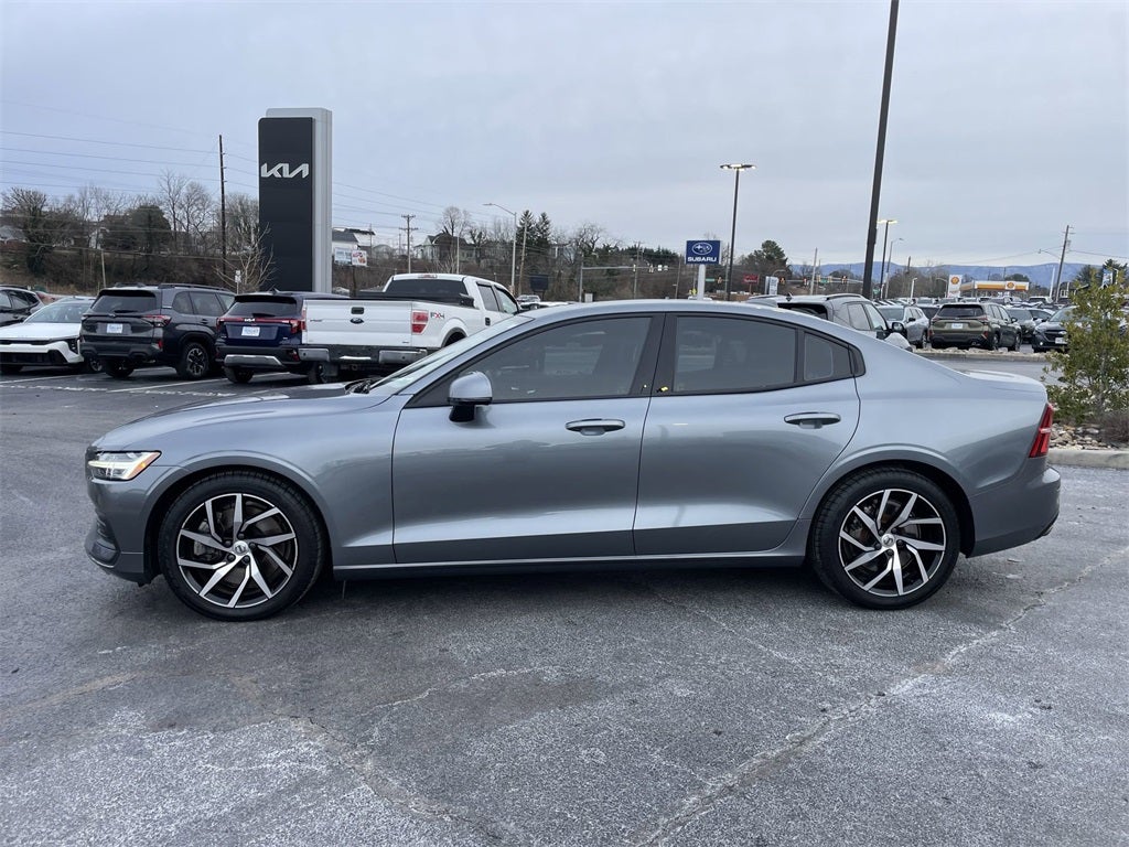 2020 Volvo S60 T6 Momentum