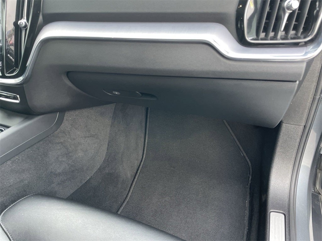 2020 Volvo S60 T6 Momentum