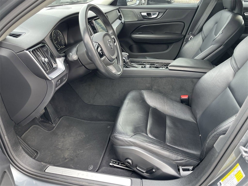 2020 Volvo S60 T6 Momentum