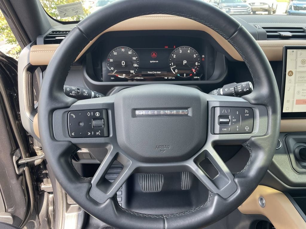 2025 Land Rover Defender 130 X-Dynamic SE