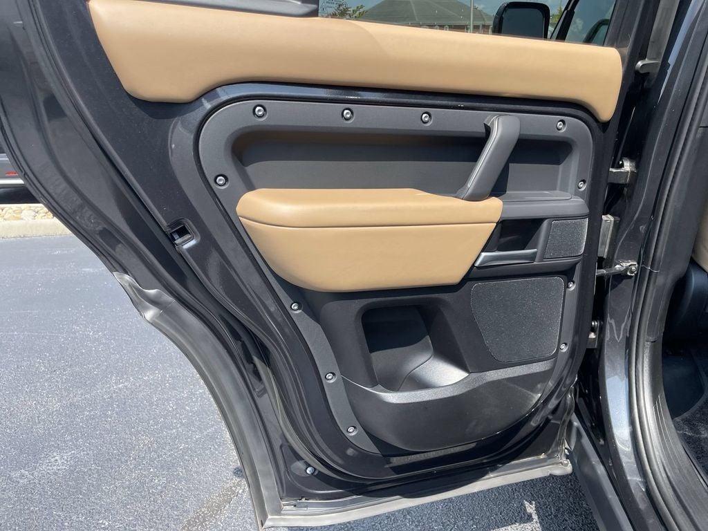 2025 Land Rover Defender 130 X-Dynamic SE