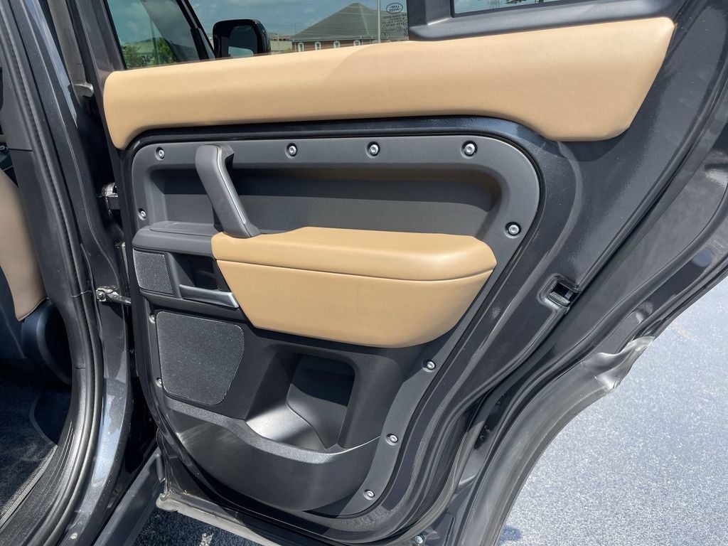 2025 Land Rover Defender 130 X-Dynamic SE