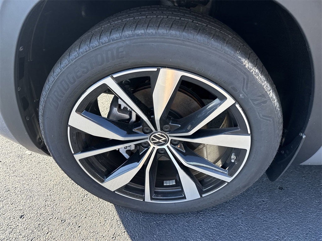 2025 Volkswagen Atlas Cross Sport 2.0T SEL Premium R-Line