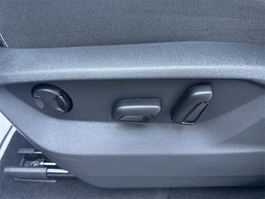 2025 Volkswagen Atlas Cross Sport 2.0T SE