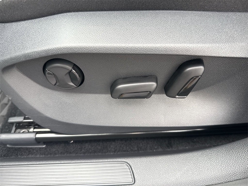 2025 Volkswagen Taos 1.5T SE Black