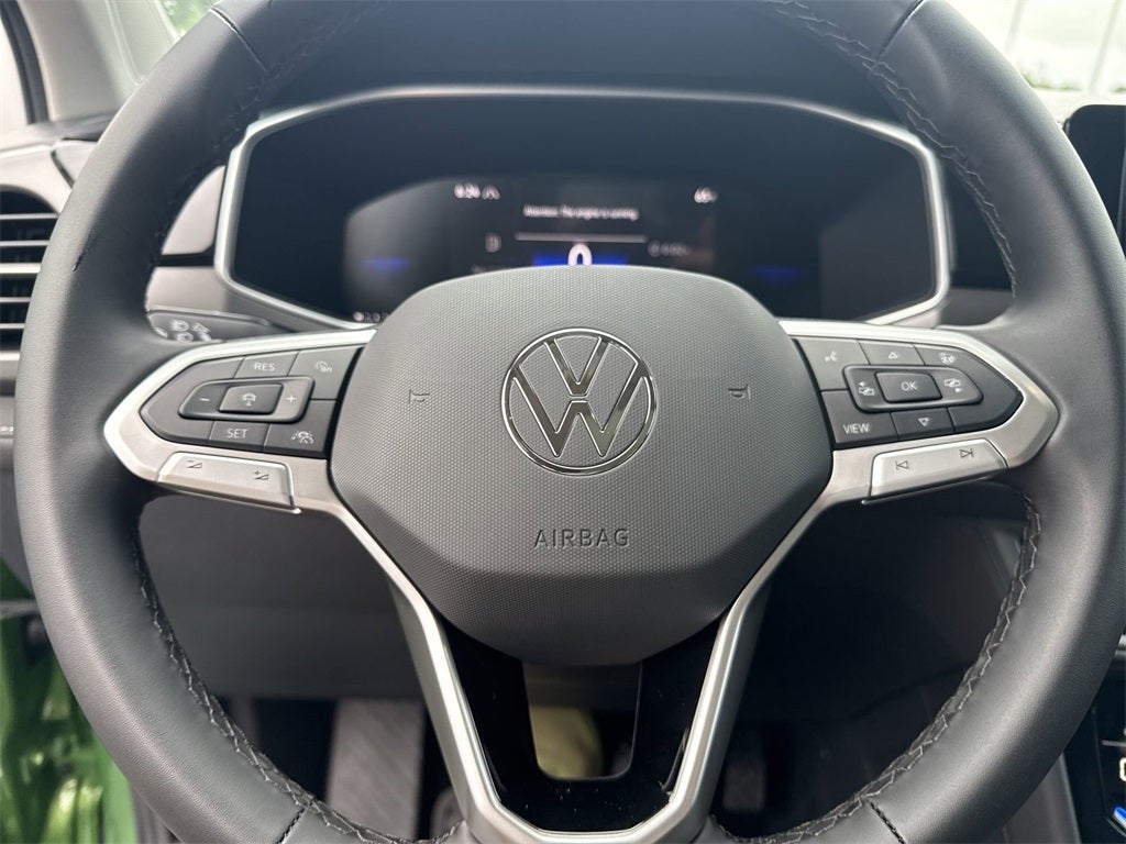 2025 Volkswagen Taos 1.5T SE Black