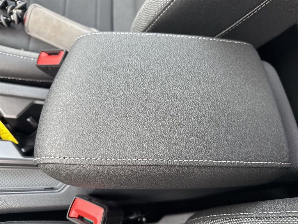 2025 Volkswagen Taos 1.5T SE Black