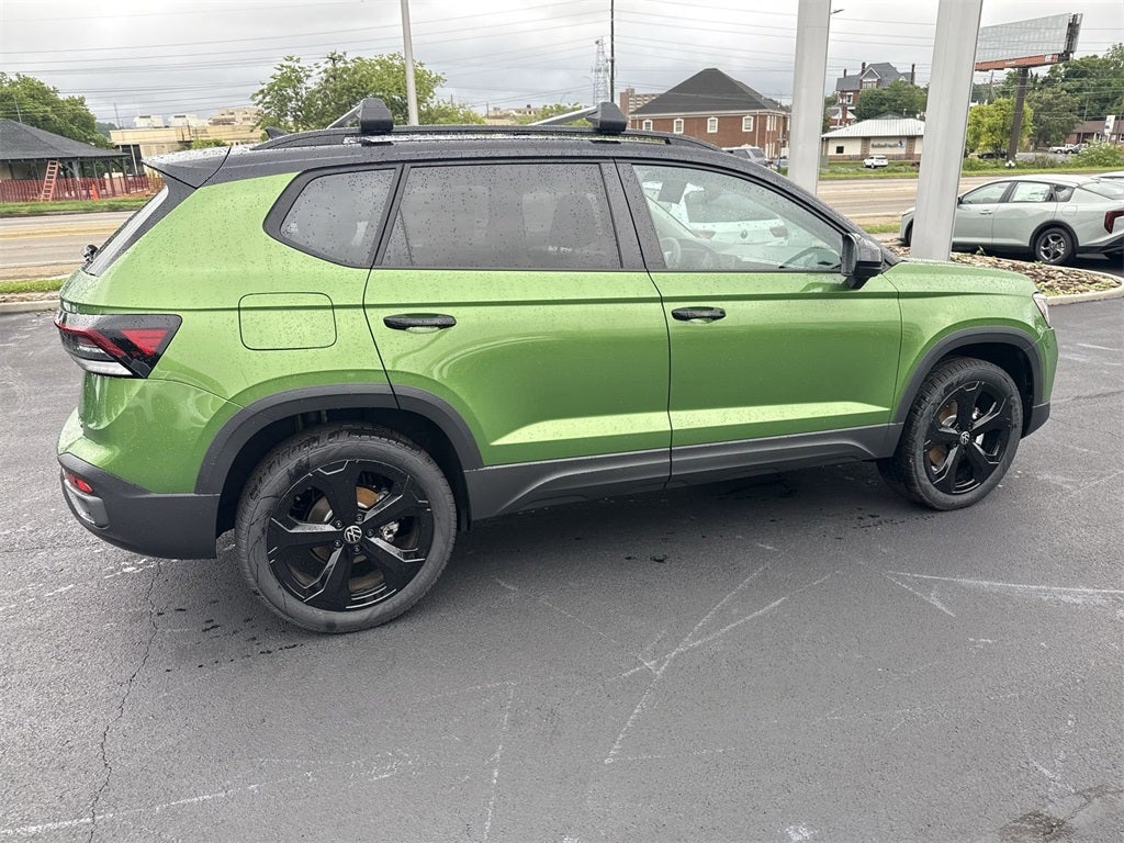 2025 Volkswagen Taos 1.5T SE Black