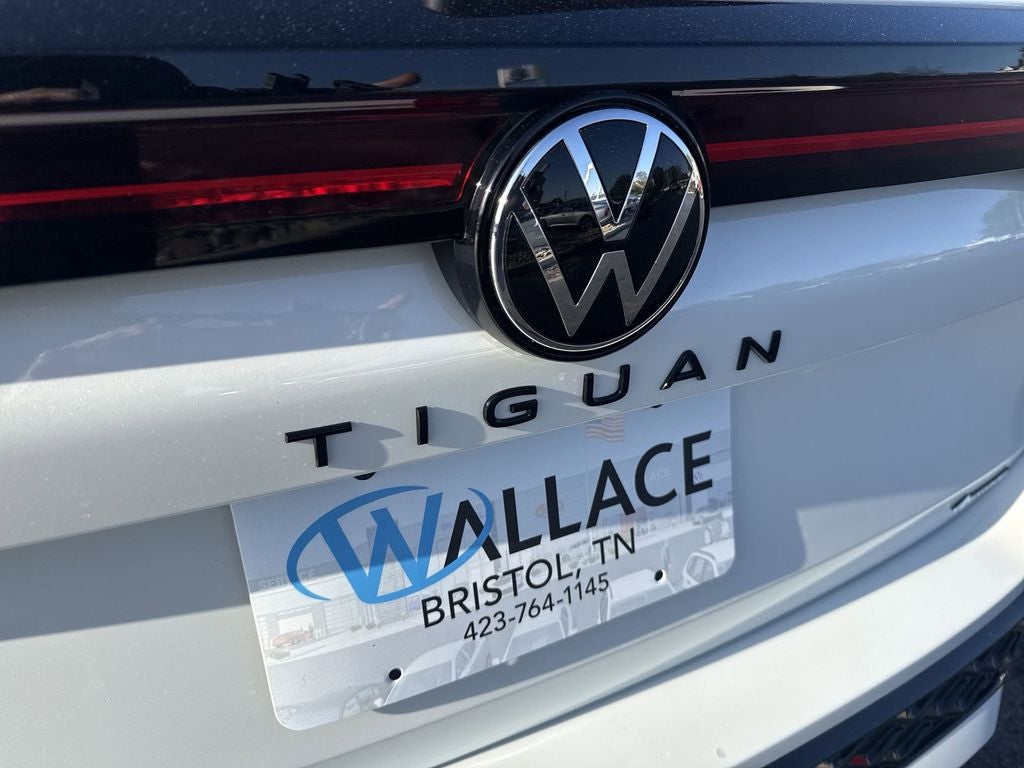 2026 Volkswagen Tiguan 2.0T SE R-Line Black