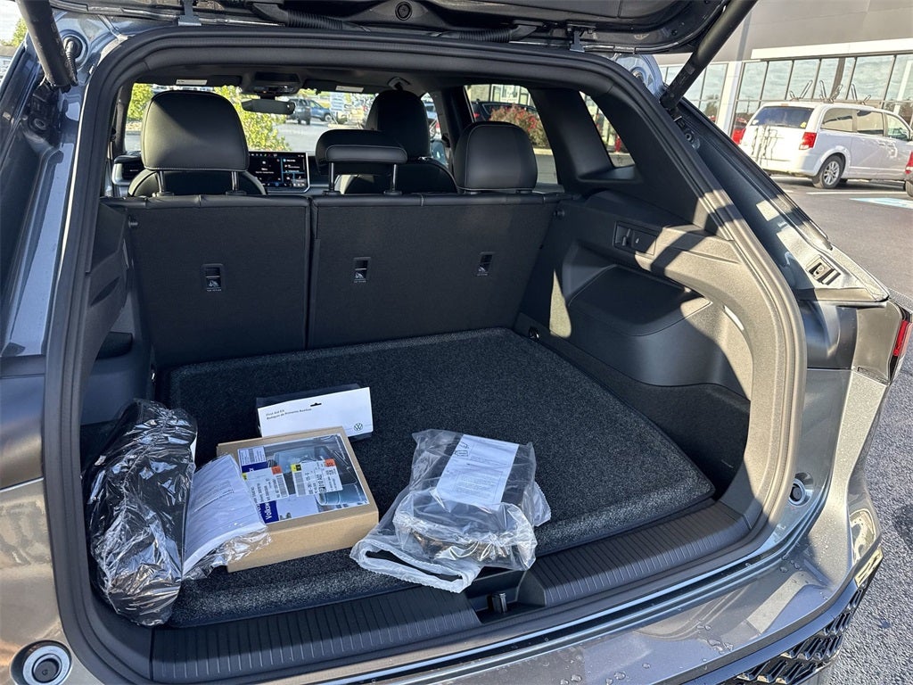 2025 Volkswagen Tiguan 2.0T SE R-Line Black